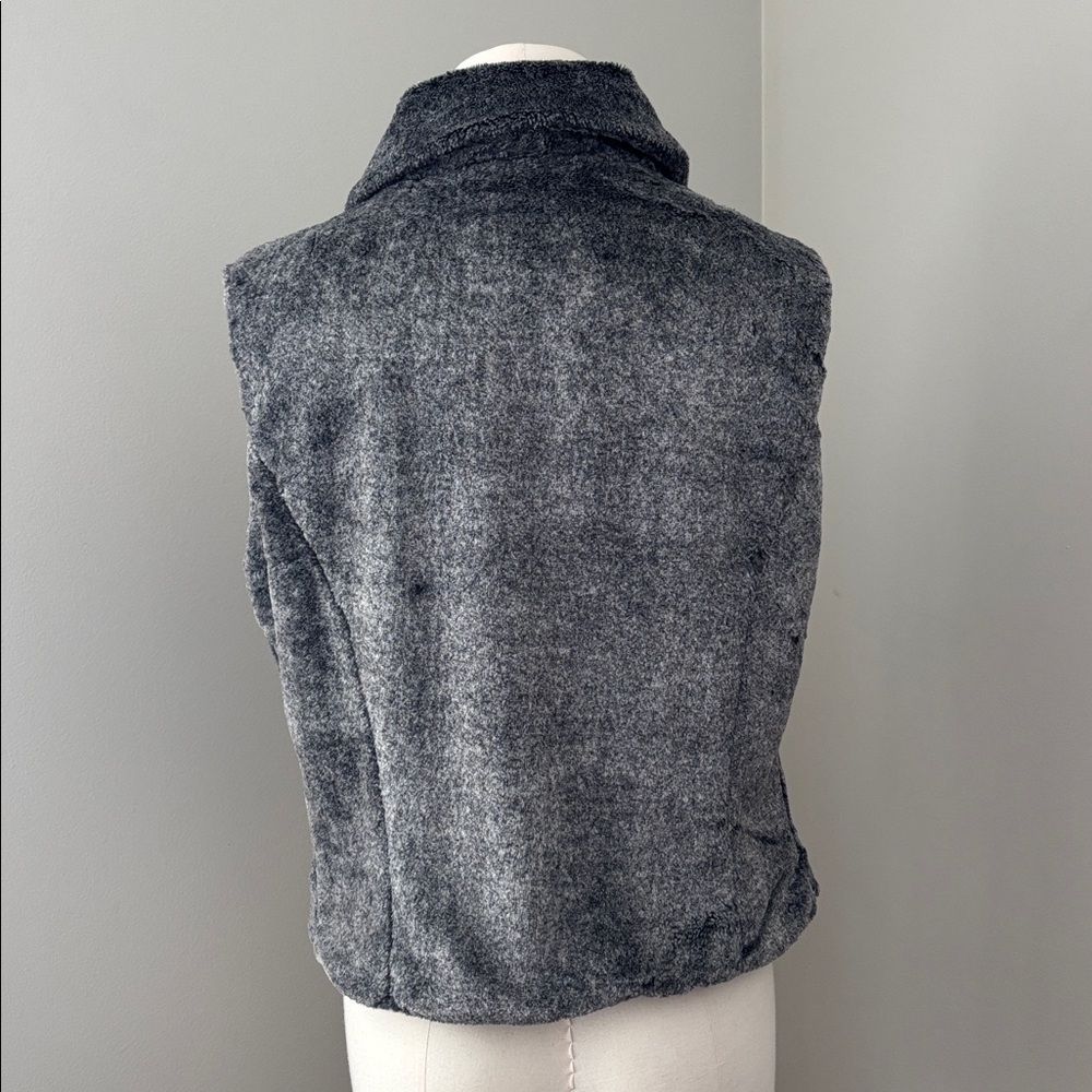 Danier Faux Fur Plush Vest Sz S - Picture 2 of 9
